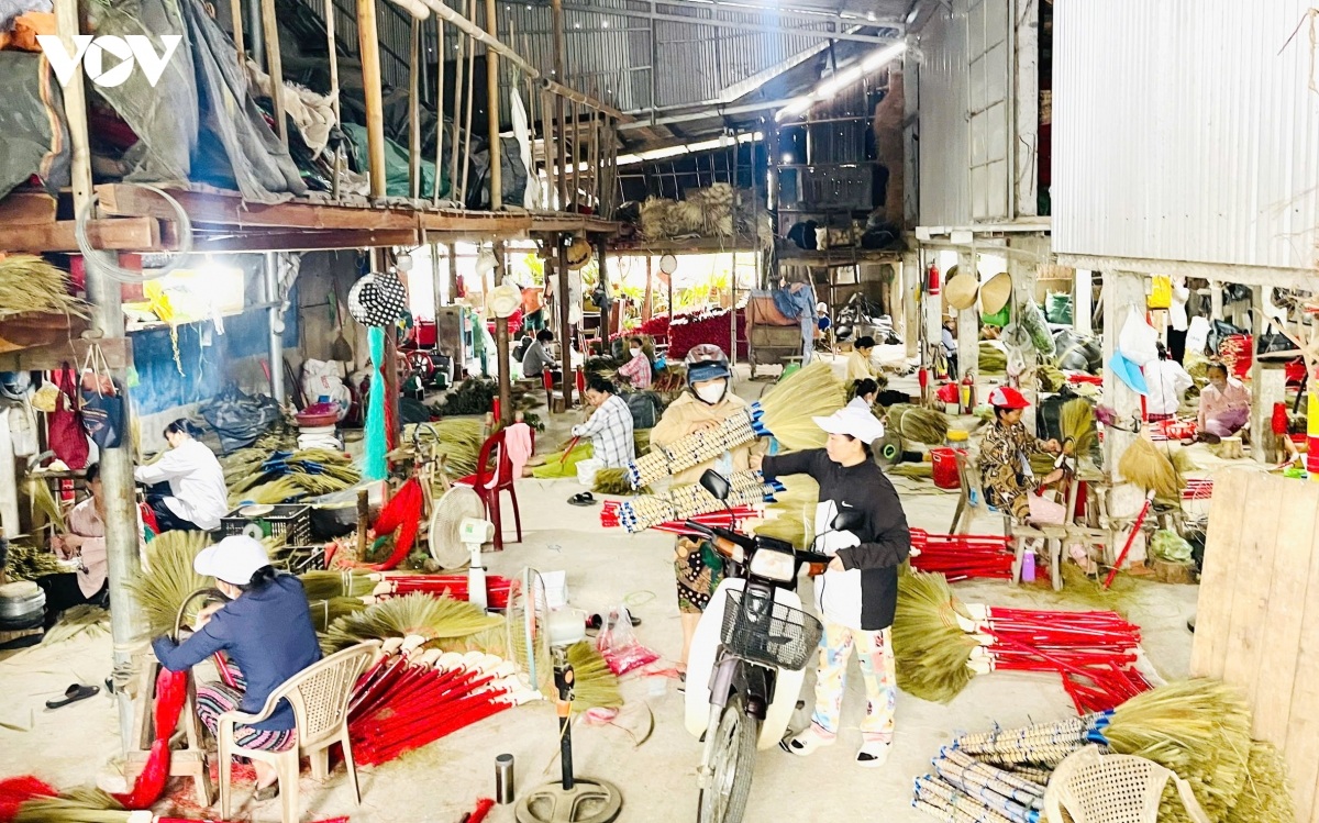 LÀNG NGHỀ CHỔI ĐỐT CHIÊM SƠN
